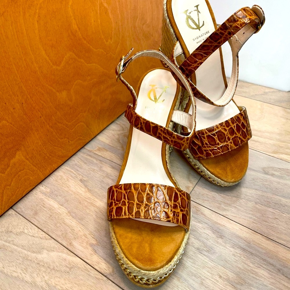 VC Signature Chain Wedge Sandal, Size 9